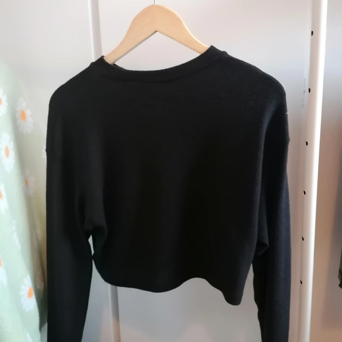 Svart croppad tröja - 90