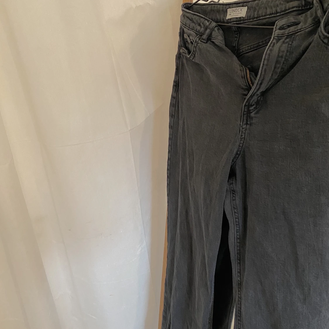 Svarta vida jeans  - 91