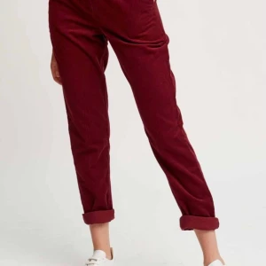 Manchester DR DENIM NORA Jeans - 1A BILDEN LÅNAD! // visar ungefärlig passform, tydligare manchesterräfflor i verkligheten och i de andra bilderna. Superfina manchesterbyxor köpt på Dr. Denim för ca 500kr. Skriv privat för fler bilder och/eller frågor! 💕💖💖💓