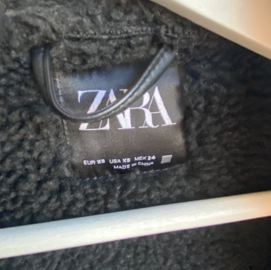 Jacka med bälte från Zara - 91