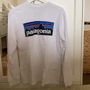 Långärmad tröja från patagonia i jätte fint skick då den är sparsamt använd. Priset kan diskuteras vid en snabb och smidig affär