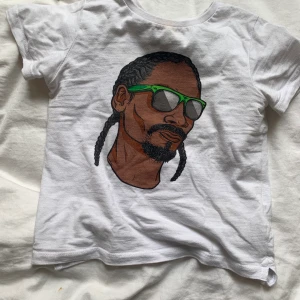 Mini tee  - Världens gulligaste mini tee som tyvärr är för liten på mig nu🥲 men ny pris 150kr, köparen står för frakt