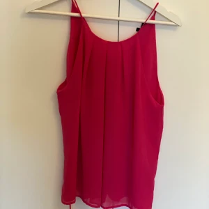 Rosa blus/topp  - Rosa topp från BikBok