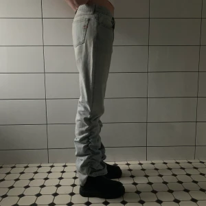 Jeans  - Dieseljeans som jag har gjort en DIY på nertill, nice till boots!!! Längd 87 cm, midjemått 72cm. Buda i kommentarerna, budgivningen slutar ikväll 11 mars. 