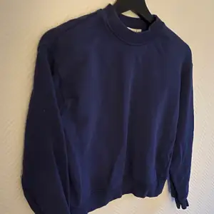 Marinblå sweatshirt från NAKD🤎🤎 Använd sparsamt