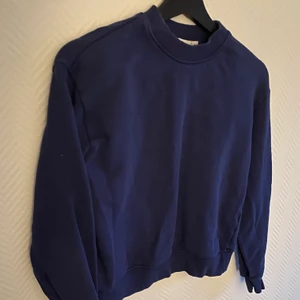 Sweatshirt - Marinblå sweatshirt från NAKD🤎🤎 Använd sparsamt