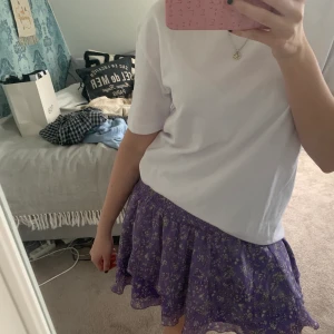 Kjol - Den perfekta volangkjolen som är verkligen en sommardröm som passar till vardagen men även till festligare tillfällen 