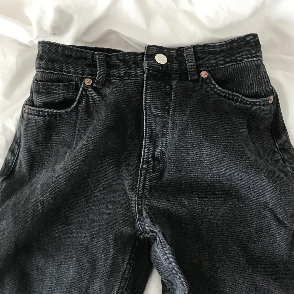 Ett par svarta monki jeans, knappt använda! Frakt ingår:)🤎. Jeans & Byxor.