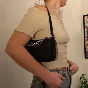 H&M topp - Söt topp, använd ca 2 gånger, fint skick✨✨✨