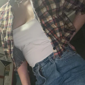 Skjorta  - Säljer min super söta croppade skjorta från dobber ! Passar xs-m