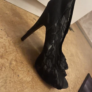 Klackskor - 10 cm klackar aldrig använda ! I storlek 39