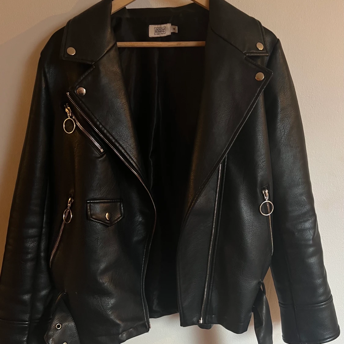 Skinnjacka NAKD - 90