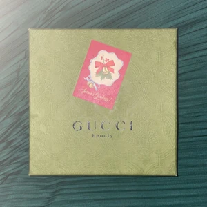 Gucci Bloom parfym & body lotion - Fick i present och har endast sprayat av den 2 ggr för att lukta och jag är allergisk emot många parfymer och denna var en av dem tyyvär :( (original pris: 1070kr) man kan lägga bud men iaf över 350 kronor💖 