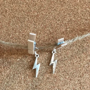 Handgjorda fina blixt örhängen  - Fina blixt örhängen som är handgjorda 