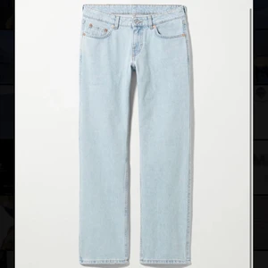 Low waist arrow jeans - Sjukt snygga jeans från weekday som knappt är använda!