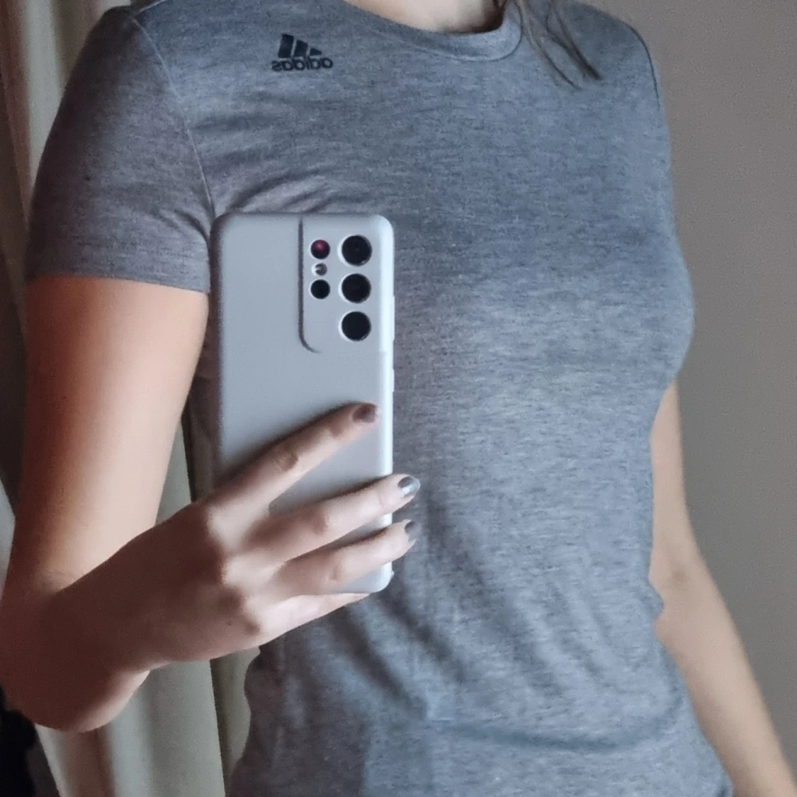 Grå Adidas t-shirt storlek S