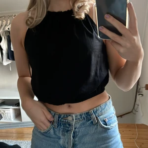 Topp - Säljer denna snygga topp i linne material. Säljer för 150kr + frakt. St S