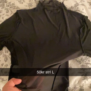 genomskinlig svart tröja  - använd 1gång på ett kalas