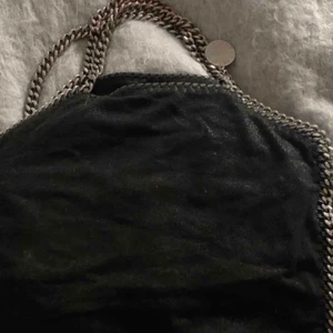 Stella McCartney väska  - Stora modellen i svart