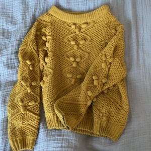 ZARA stickad tröja! - Nypris 359! Storlek: 152💗 Men passar mig som brukar ha XS/S! Fint skick endast använt 2 gånger⚡️Helt slutsåld på zaras💗 skriv privat för fler bilder❤️