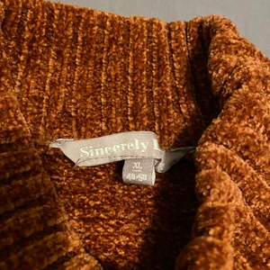 Tröja  - Aldrig använt. Fin färg. 