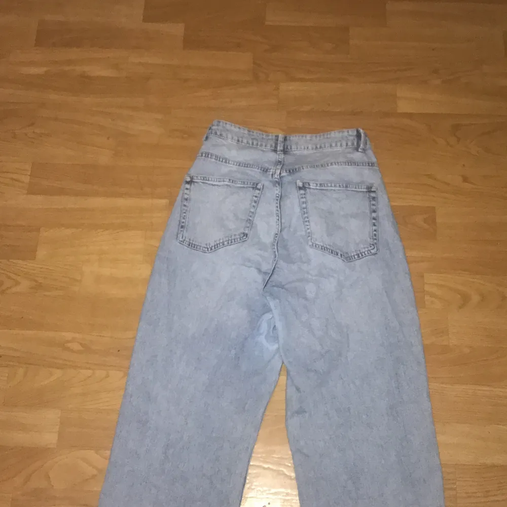 Blå jeans från Lindex bra sick snygga. Storlek 42 . Jeans & Byxor.