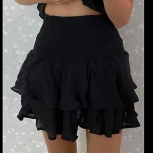 Kjol  - As snygg kjol, den är liten i storleken men den sitter som en smäck. Den är sjukt stretchig (lånat bilderna) 