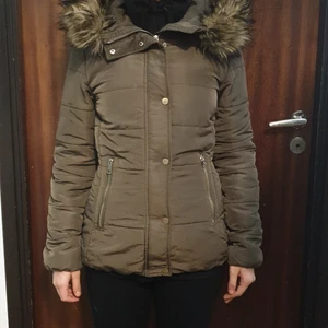 Jackor storlek 32 och 170 - Jackor I nytt skick, väldigt sällan använda. Den gröna är I storlek 32 och den andra är I storlek 170