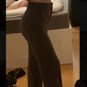 Mörk gråa Kostymbyxor från madlady - Bra skick, använda ett antal gånger.