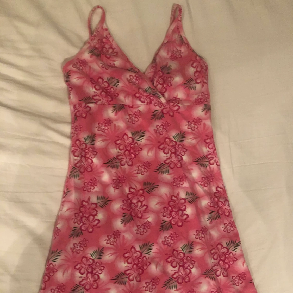 Rosa klänning med blommor - 90