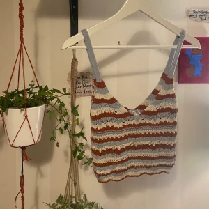 Stickat linne  - stickat linne från stradivarius i storlek XS men skulle säga att det är lite större. Aldrig använt. 