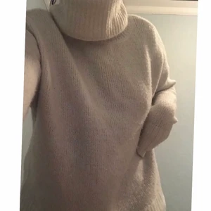 Vit stickad tröja  - Super fin 