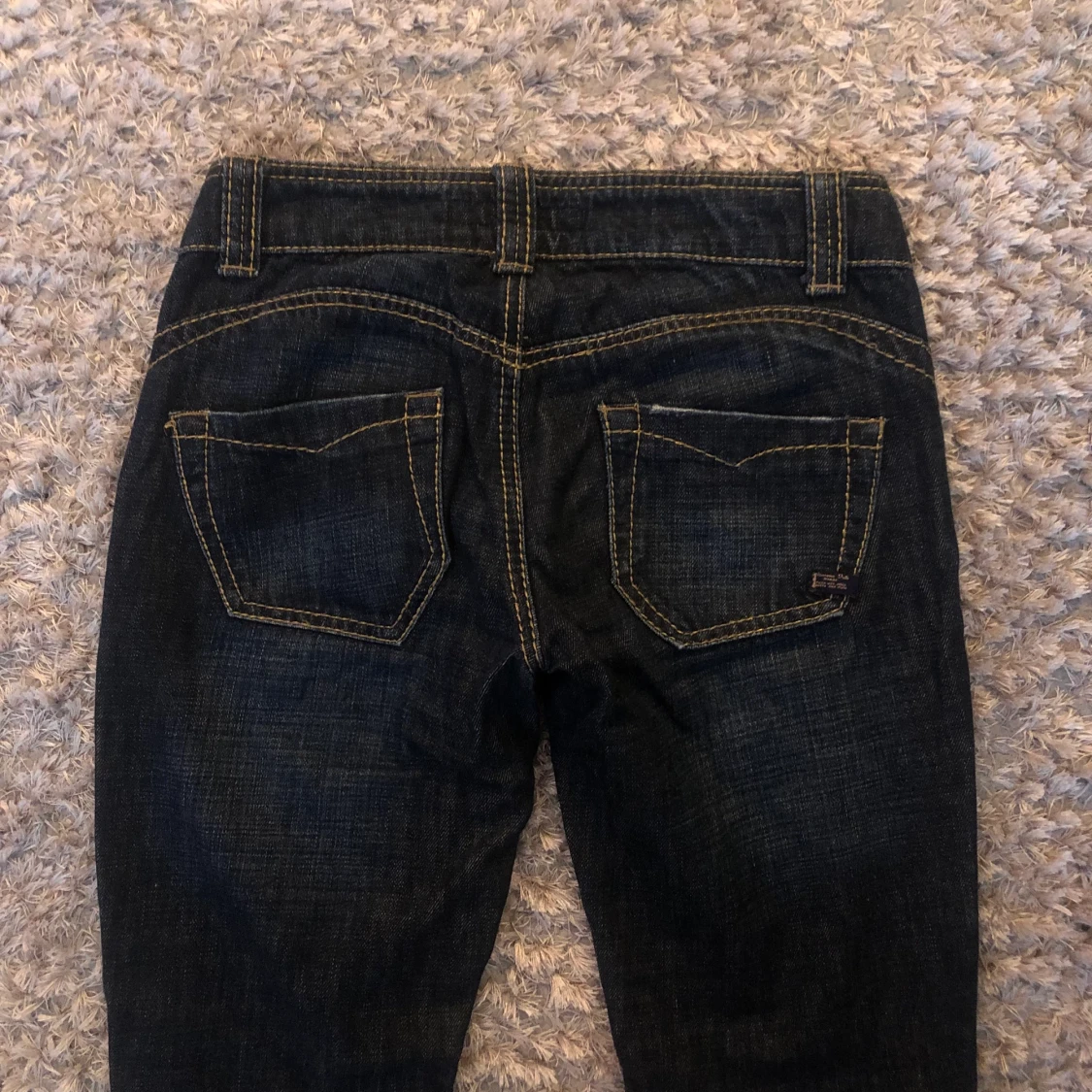 lågmidjade mörka jeans - 91