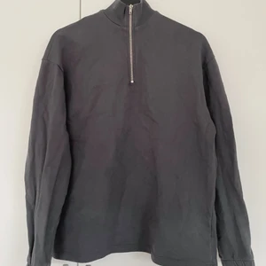 Grå sweatshirt med zip - Storlek S/M