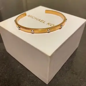 Michael Kors Öppet Armband, Rosé 