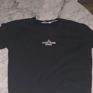Stone island t-shirt - Stone island t-shirt ganska bra skicka ca 2 år gammal 