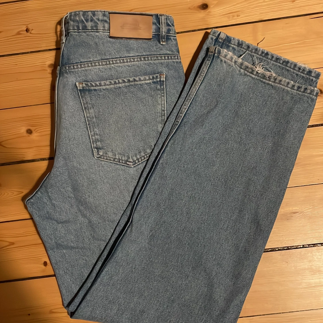 Ljus blåa vida jeans från Just Junkies - 90