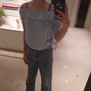 Baby blå topp - Fint skick och skönt tygg!