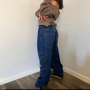 Over SIZE byxor  - Den e väldigt fin och over sizd men säljer den eftersom jag har för många byxor 