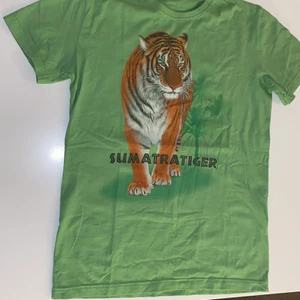 Parken zoo  - Köpte den tröja från kolmården! Men aldrig använt den.. 100 Bomull!!!