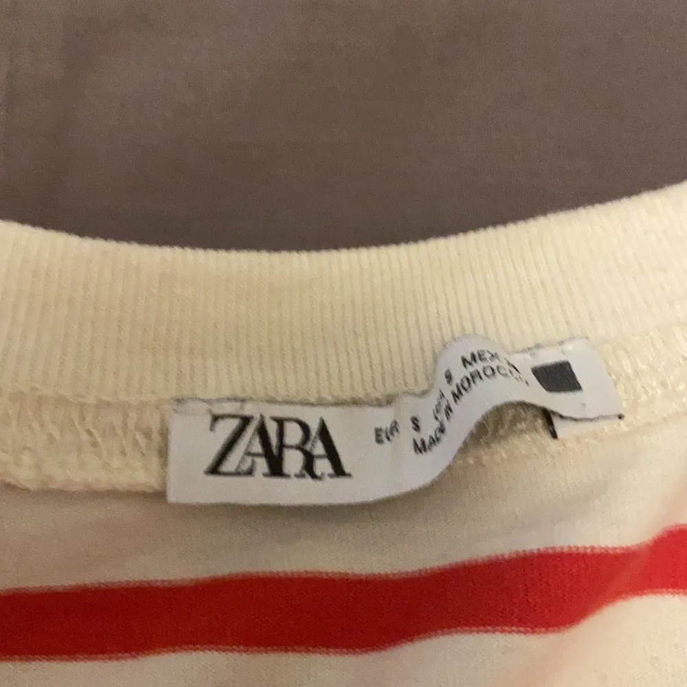 En super fin tröja från zara men använder den inte längre ❤️❤️. T-shirts.