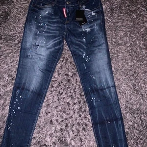 DSQUARED2 jeans storlek S - Nyinköpt