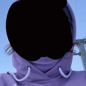 Dope jacka - Hej, säljer nu min kära jacka pga att jag ångrar färgen. Tycker den sitter jättefint på andra men de va inte riktigt så på mig! Den är inte använd så många gånger, alltså i fint skick! Köpt för 1500kr + frakten!❤️‍🔥❤️‍🔥