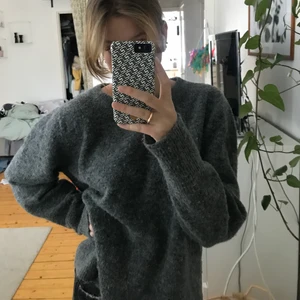 Stickad mysig tröja - Grå stickad tröja från H&M. Knappt använd. Köparen står för frakt!🧚🏼