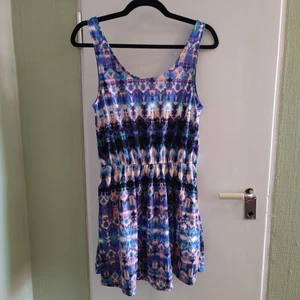 Aztek mönstrad lila klänning från bikbok - Fint mönstrad klänning från bikbok, aldrig använd så i superfint skick!