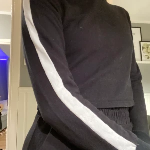 Egen sydd kroppad hoodie - En egen sydd hoodie i storlek xs-s