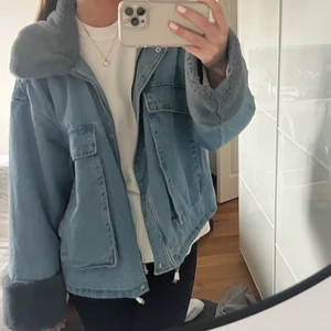 Jacka  - Säljer min jeansjacka från HM 