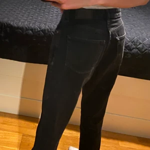 Monki svarta jeans - Svarta jeans från monki i fint skick!
