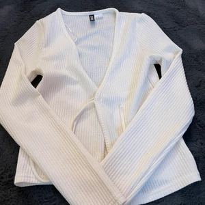 Tröja  - Vit knyttröja 