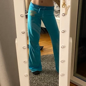 Juicy byxor❤️ - Säljer dessa as snygga juicy byxorna❤️ I strl  L i barnstorlek Men sitter som XS❤️ Direktpris 266 ink frakt❤️❤️